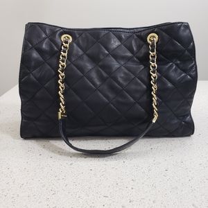 Michael kors black quilted leather leather gold chain straps. PRISTINE